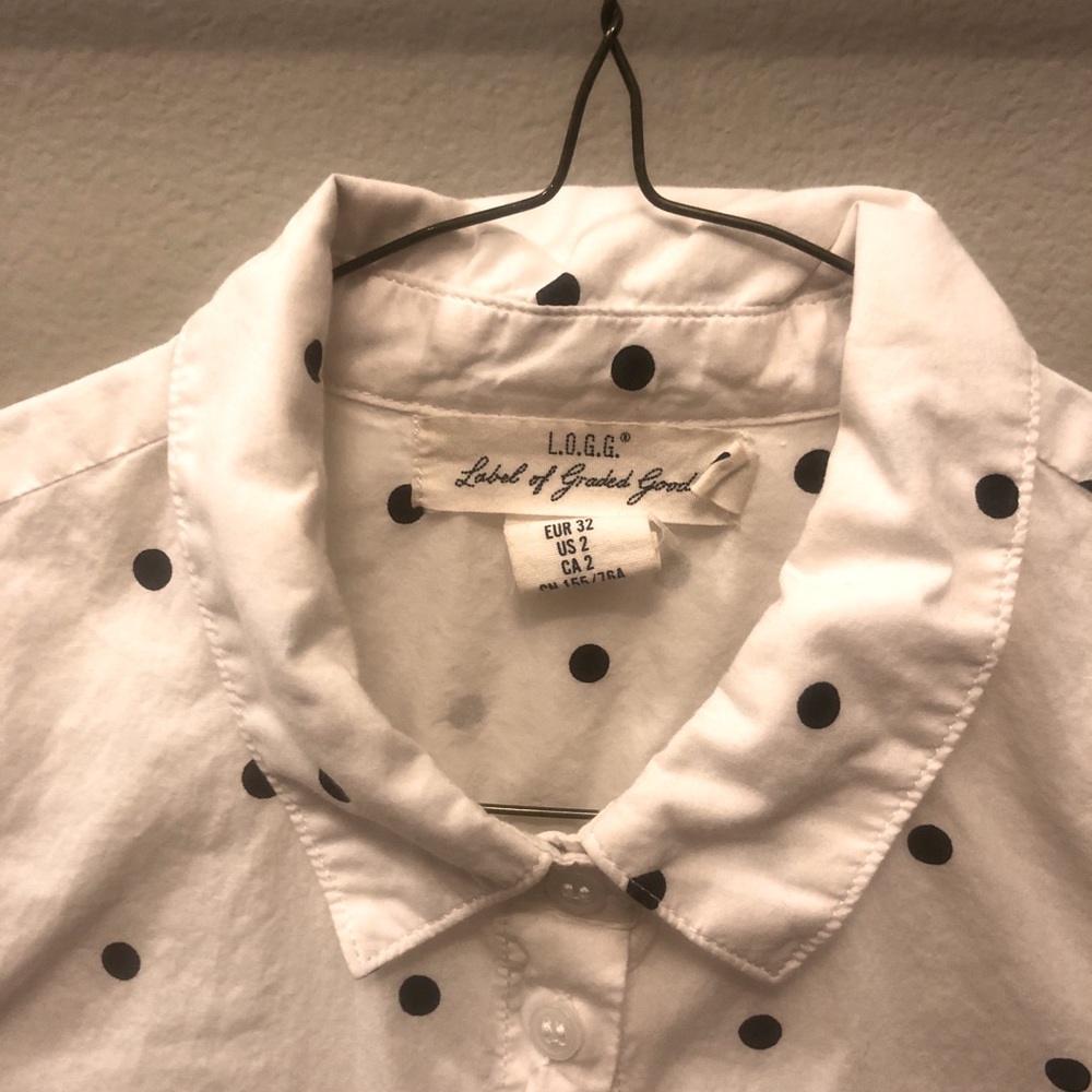 Woman’s button up blouse - Picture 2 of 2